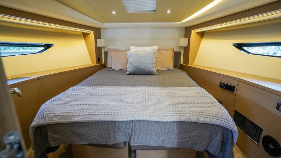 2018 Prestige 500 Flybridge