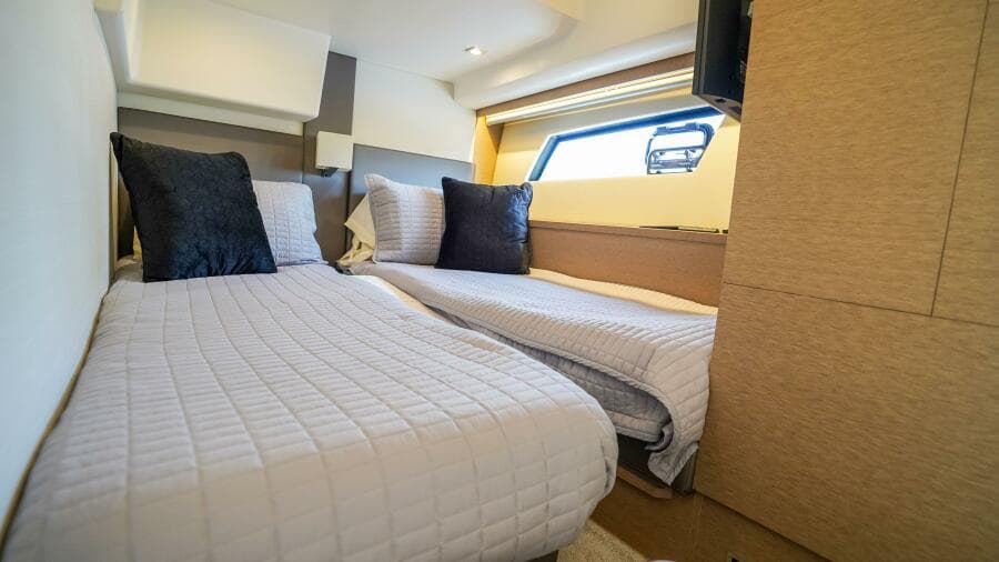 2018 Prestige 500 Flybridge