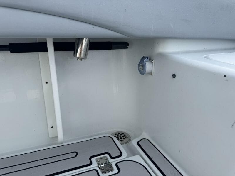 2021 Yellowfin 26 Hybrid