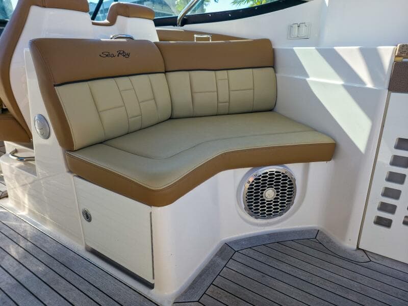 2015 Sea Ray 350 SLX