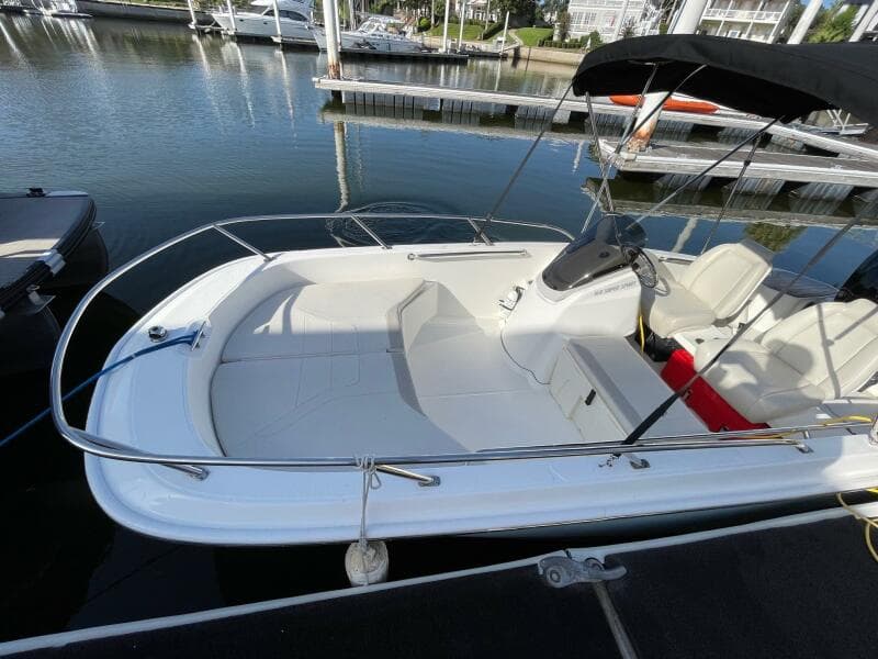 2021 Boston Whaler 