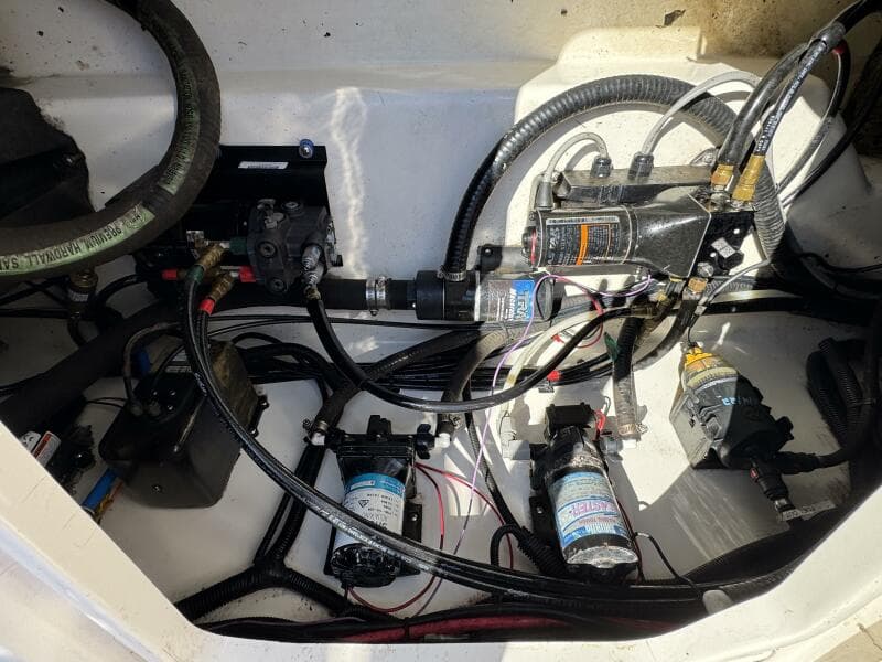 1999 Boston Whaler 28 Conquest