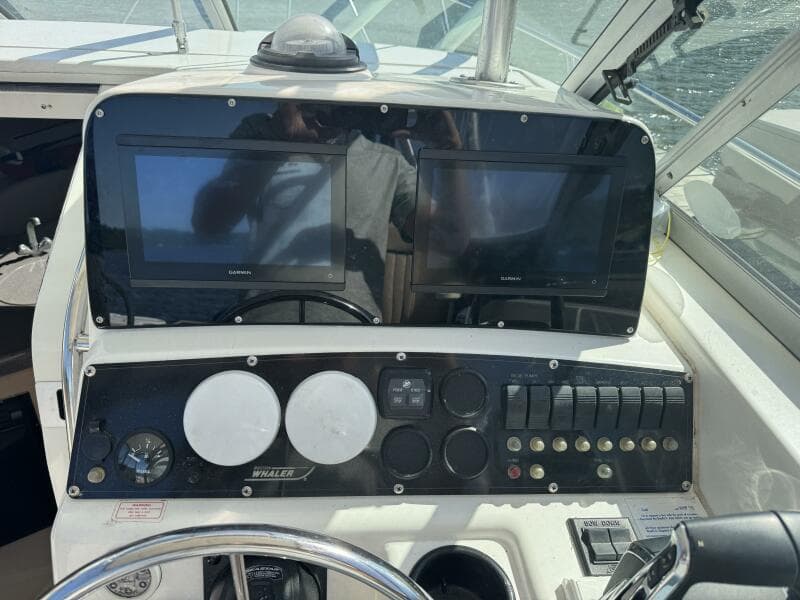 1999 Boston Whaler 28 Conquest
