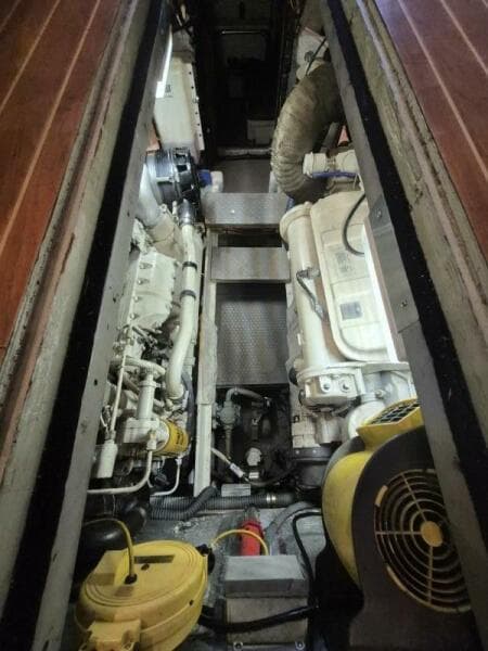 2002 Silverton 38 Convertible