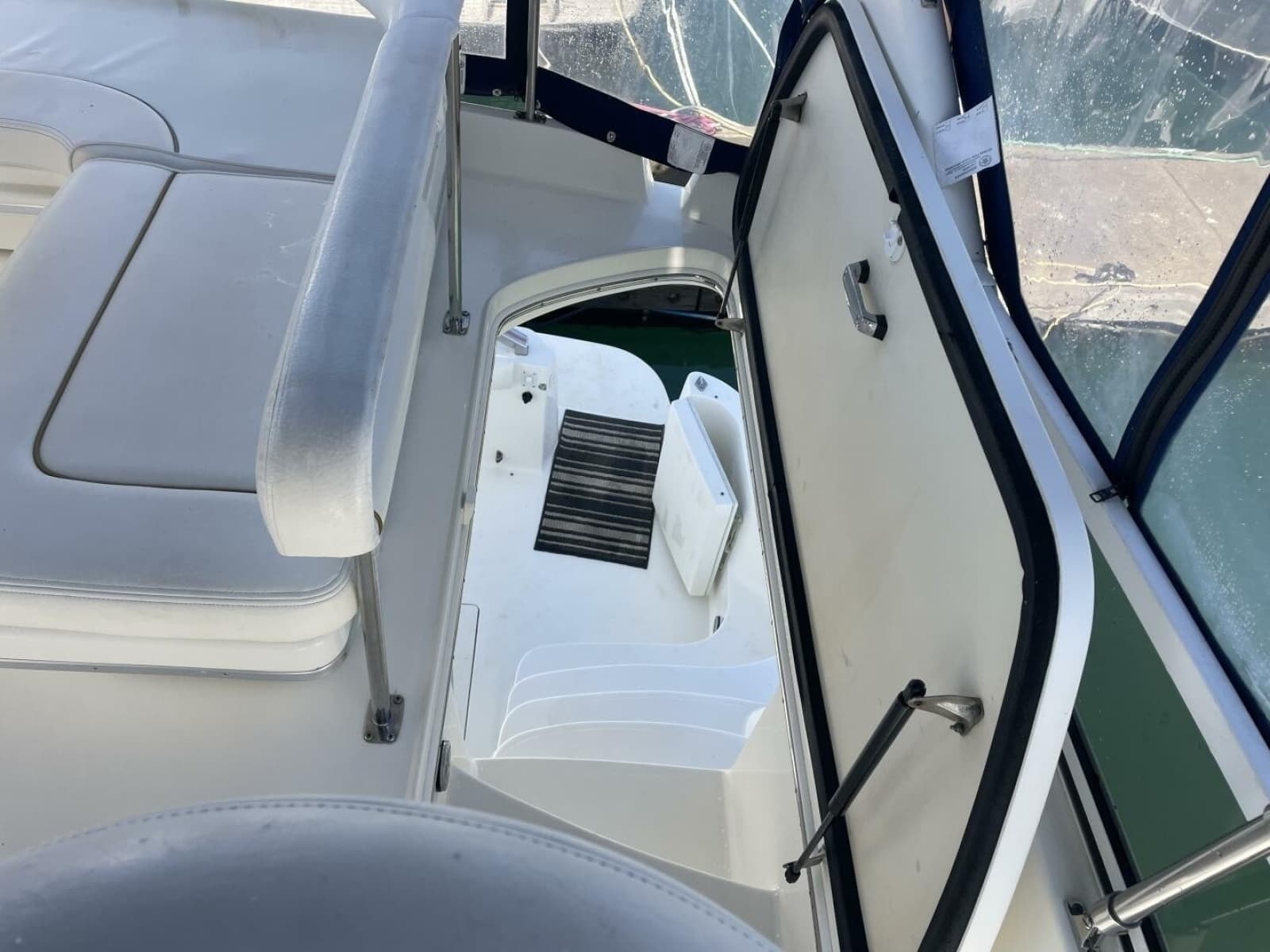 2000 Sea Ray 400 Sedan Bridge - Photo 47