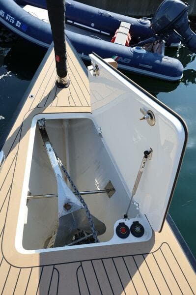Convertible Anchor Roller And Windlass