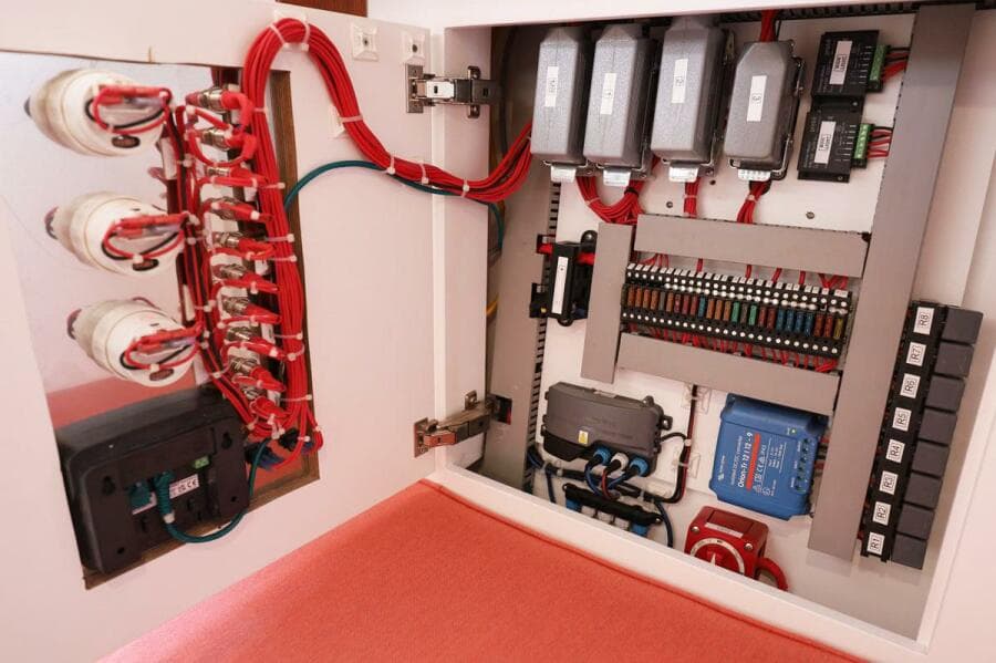 Wiring And Thruster On Off