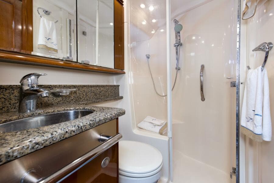 2007 52 Sea Ray Sedan Bridge Reel Destiny Head