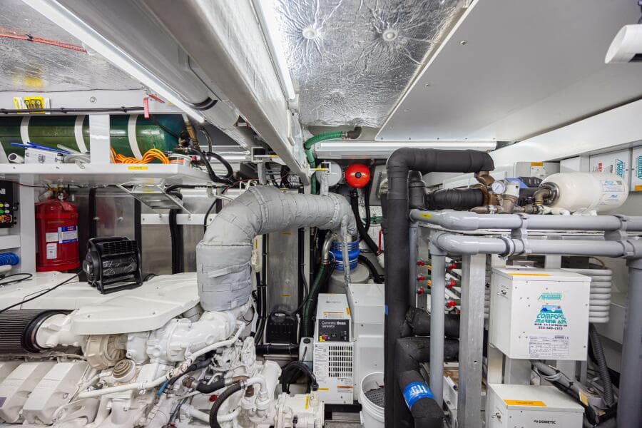 2017 Sunseeker 75 Yacht