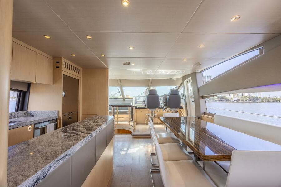 2017 Sunseeker 75 Yacht