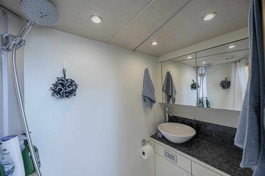 2017 Sunseeker 75 Yacht