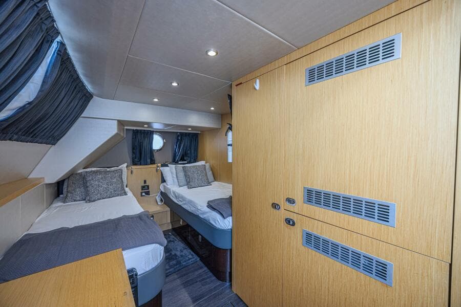 2017 Sunseeker 75 Yacht