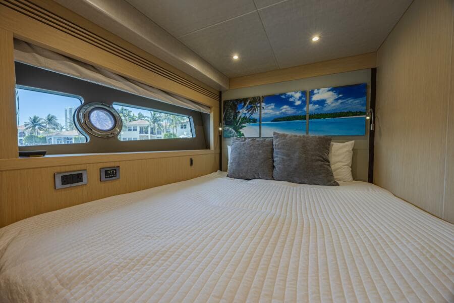 2017 Sunseeker 75 Yacht