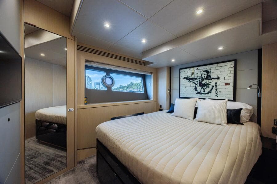 2017 Sunseeker 75 Yacht