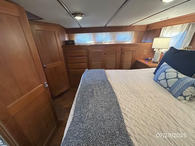 44' DeFever master stateroom starboard