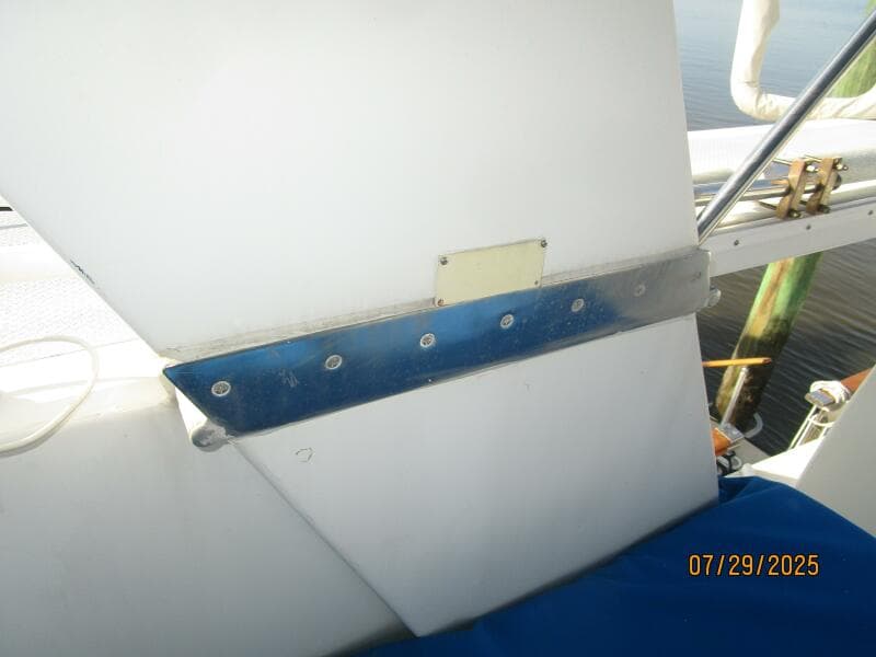 44' DeFever flybridge Radar arch hinge