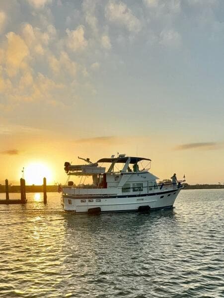 44' DeFever starboard profile