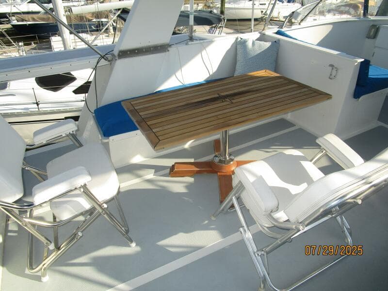 44' DeFever flybridge port aft seating