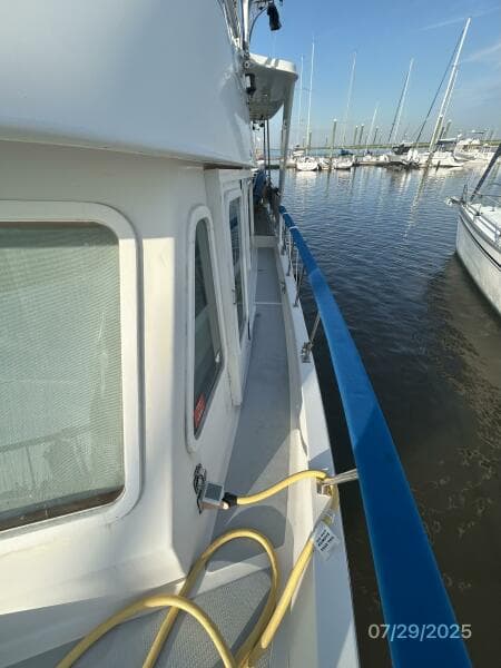 44' DeFever port side deck1