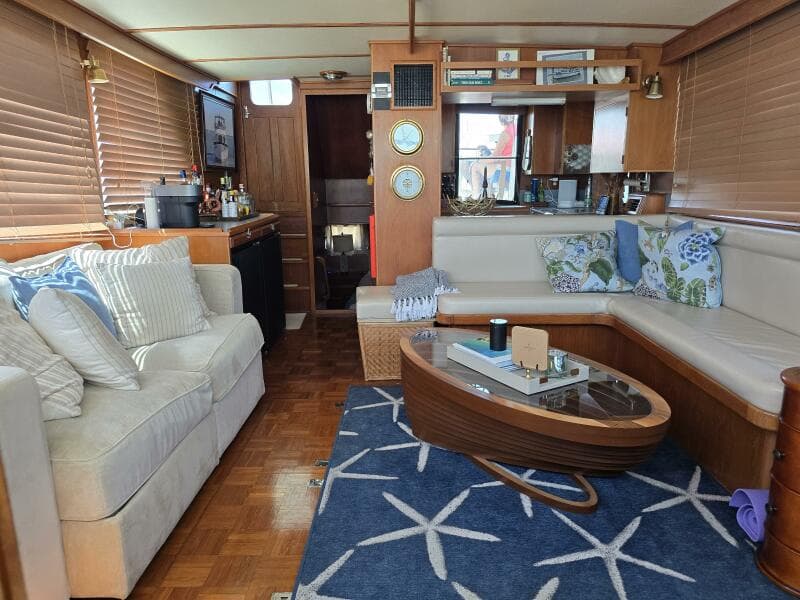44' DeFever salon aft