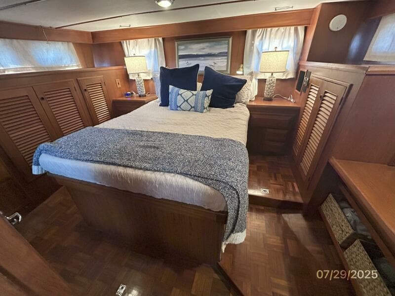 44' DeFever master stateroom2