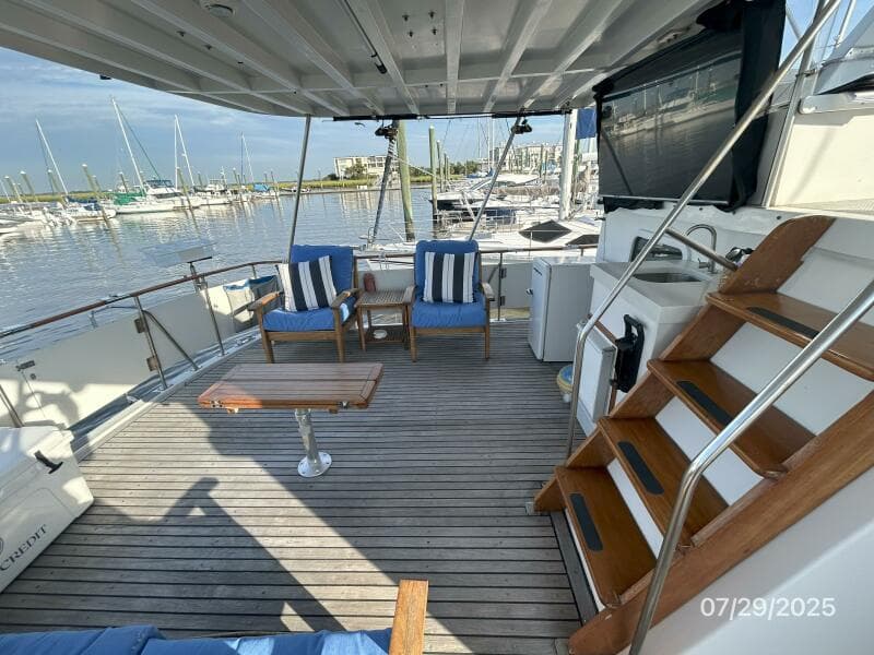 44' DeFever sundeck port