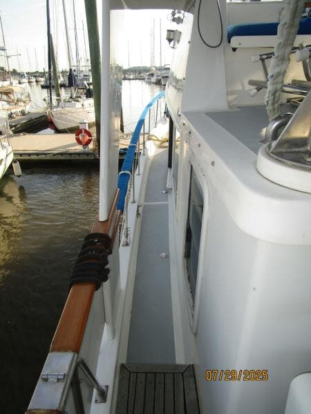 44' DeFever port side deck2