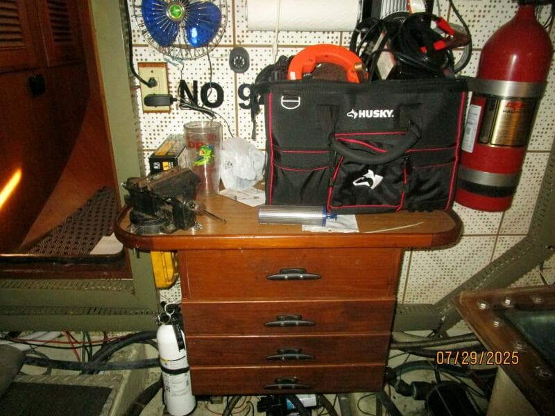 44' DeFever engine room work bench