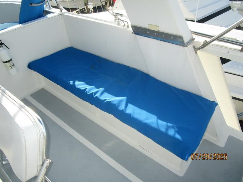 44' DeFever flybridge starboard aft seating