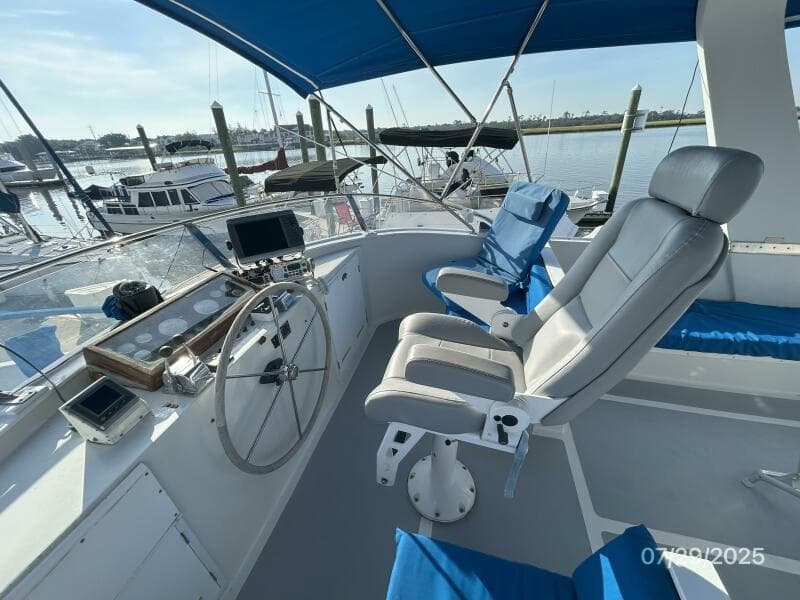 44' DeFever flybridge helm1