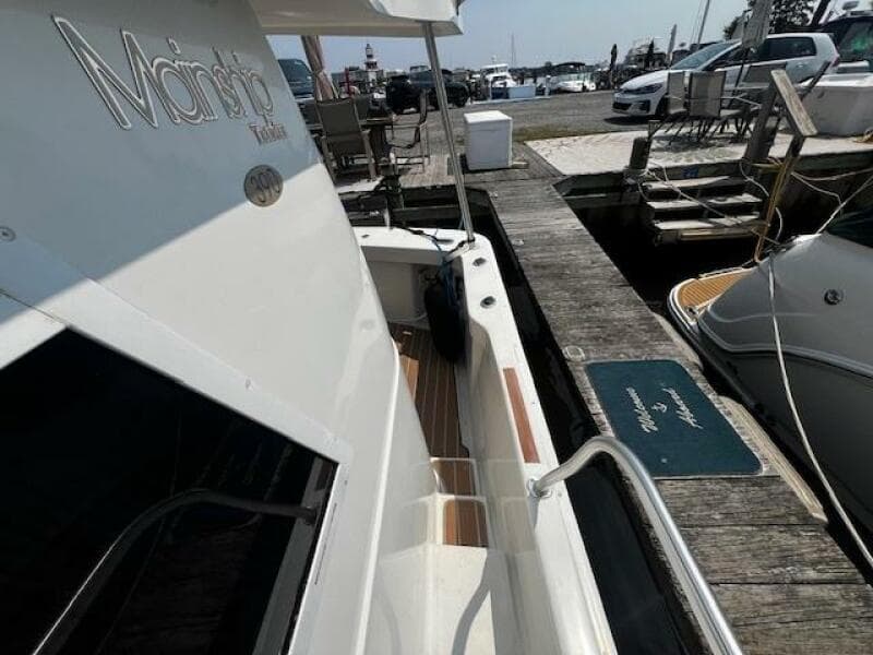 2000 Mainship 390
