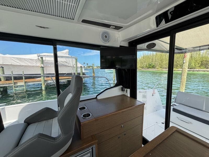 Jeanneau Knot Work'N - Cabin