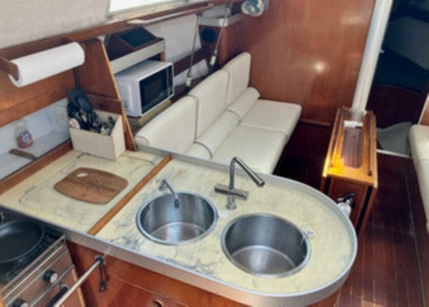 1991 Beneteau Moorings 38