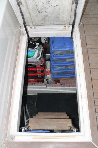 50 ft Ocean Alexander - Lazarette/Engine Room Entrance