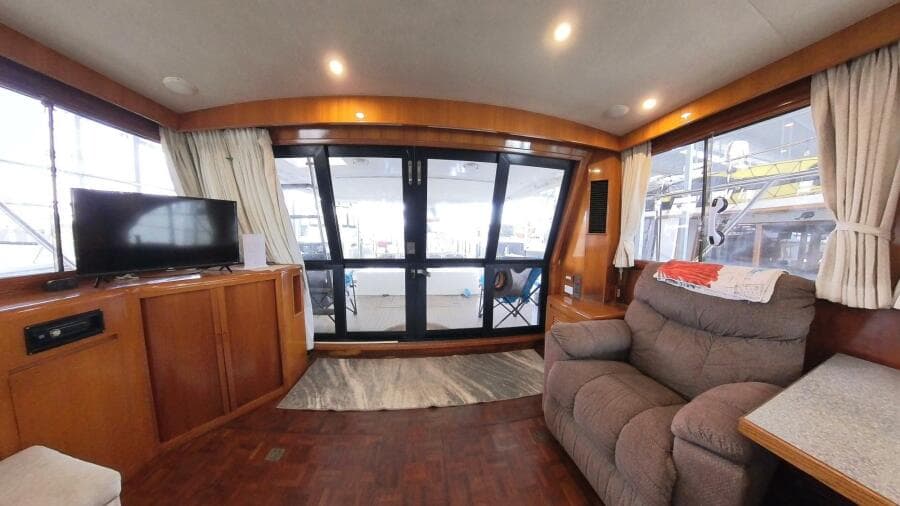 50 ft Ocean Alexander - Aft Entrance from Cockpit