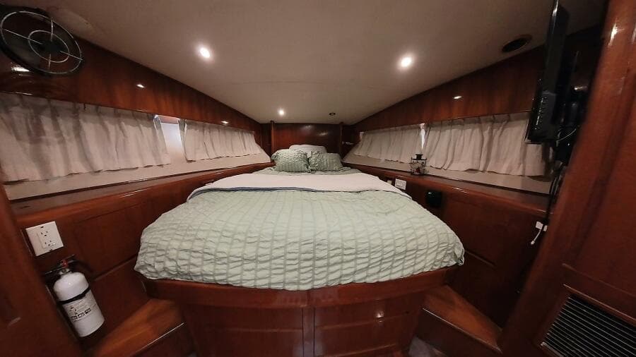 50 ft Ocean Alexander - Master Stateroom