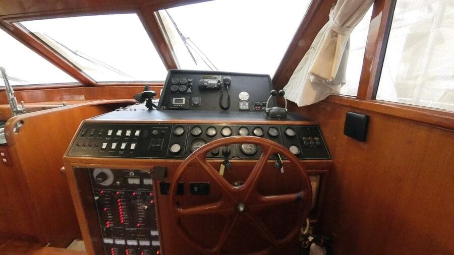 50 ft Ocean Alexander - Lower Helm