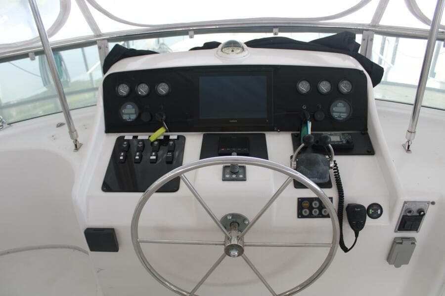 50 ft Ocean Alexander - Upper Helm Closeup