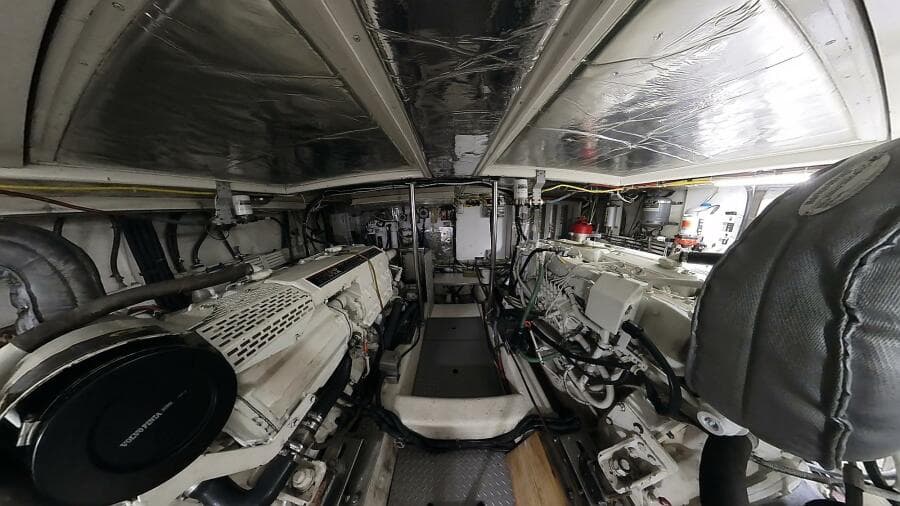 50 ft Ocean Alexander - Engine Room