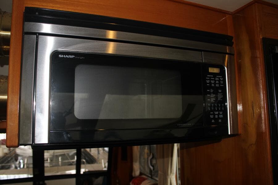 50 ft Ocean Alexander - Microwave