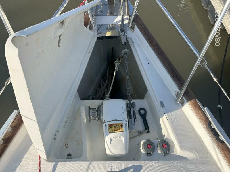 46' Beneteau anchor windlass