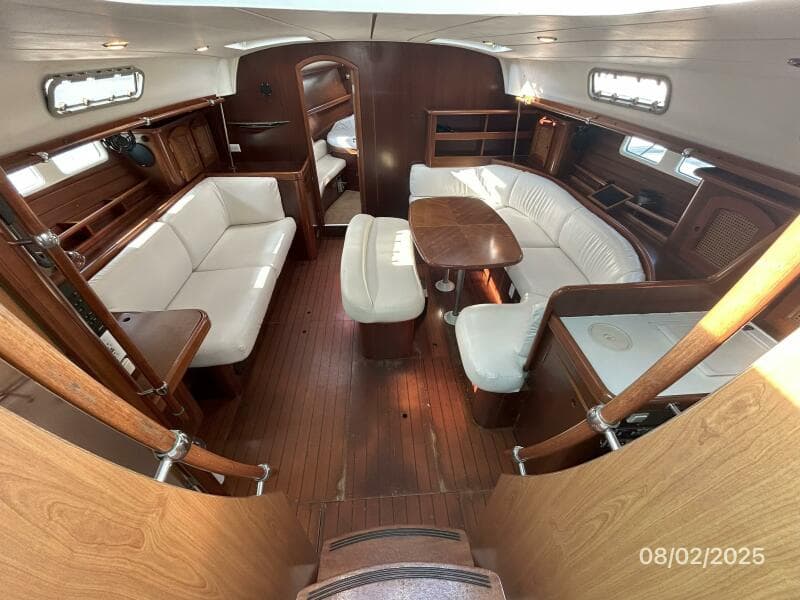 46' Beneteau salon forward