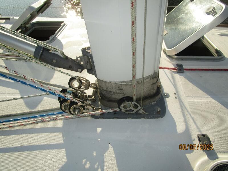 46' Beneteau mast base1