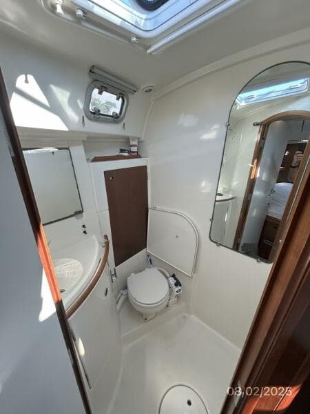 46' Beneteau forward head
