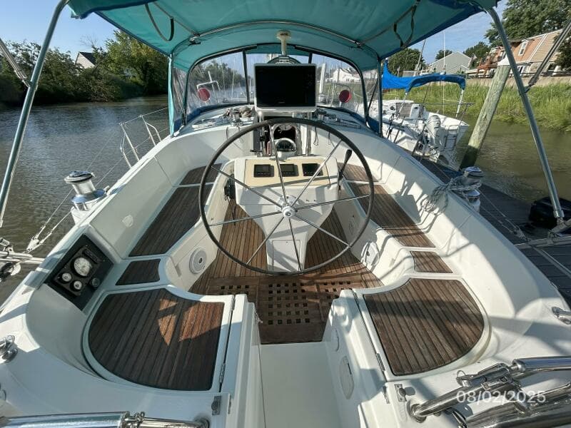 46' Beneteau cockpit forward