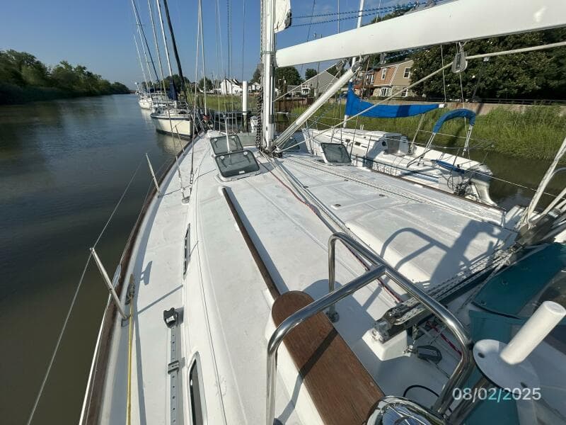 46' Beneteau foredeck1