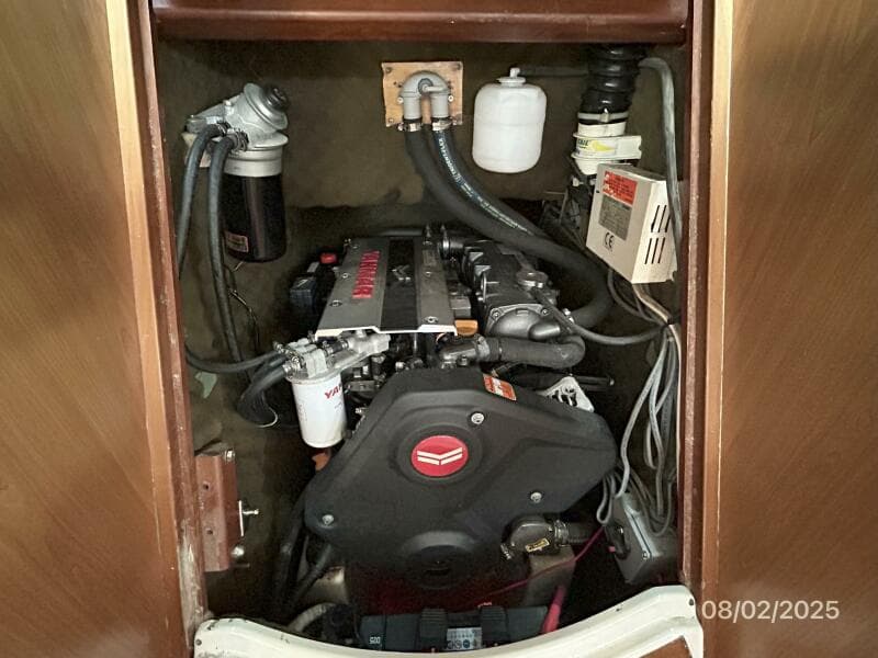 46' Beneteau auxiliary access1