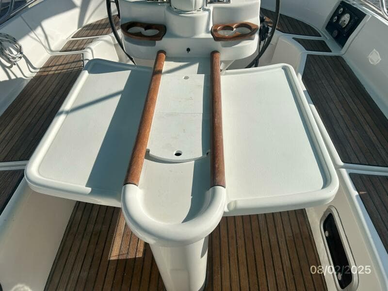 46' Beneteau cockpit table