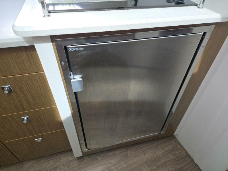 2016 Cruisers Yachts Cantius