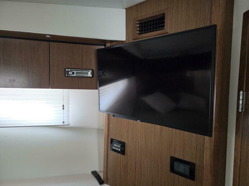 2016 Cruisers Yachts Cantius